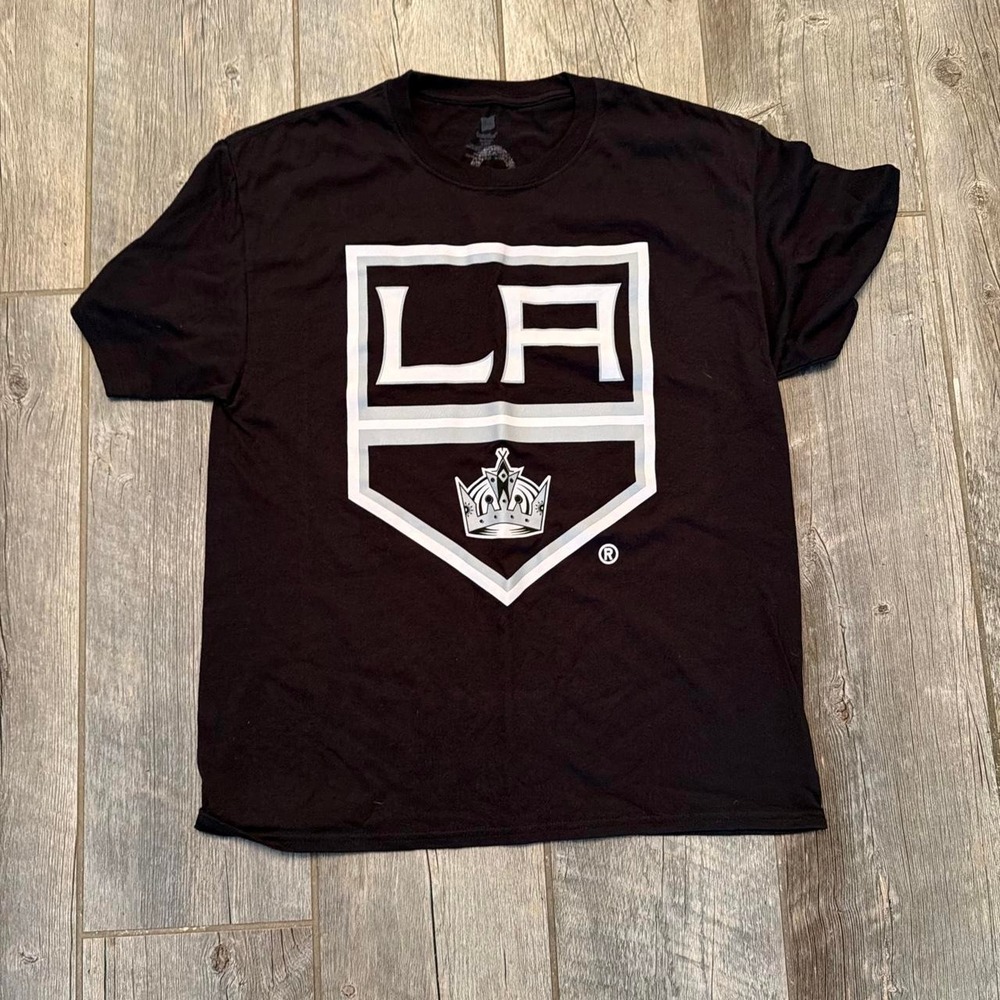 Black NHL Los Angeles Kings T-shirt with white LA Kings logo
